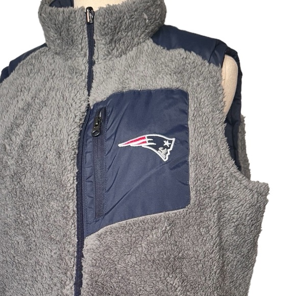 New England Patriots Navy/Gray Reversible Full-Zip Vest Size L - Picture 11 of 16